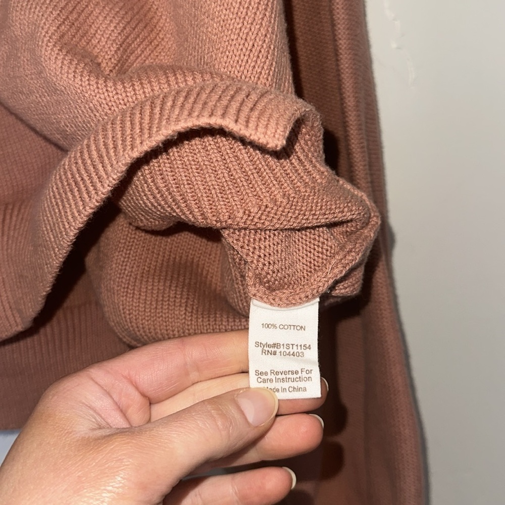 Classic Women's Dusty Rose Pullover Sweater - Picture 4 of 4